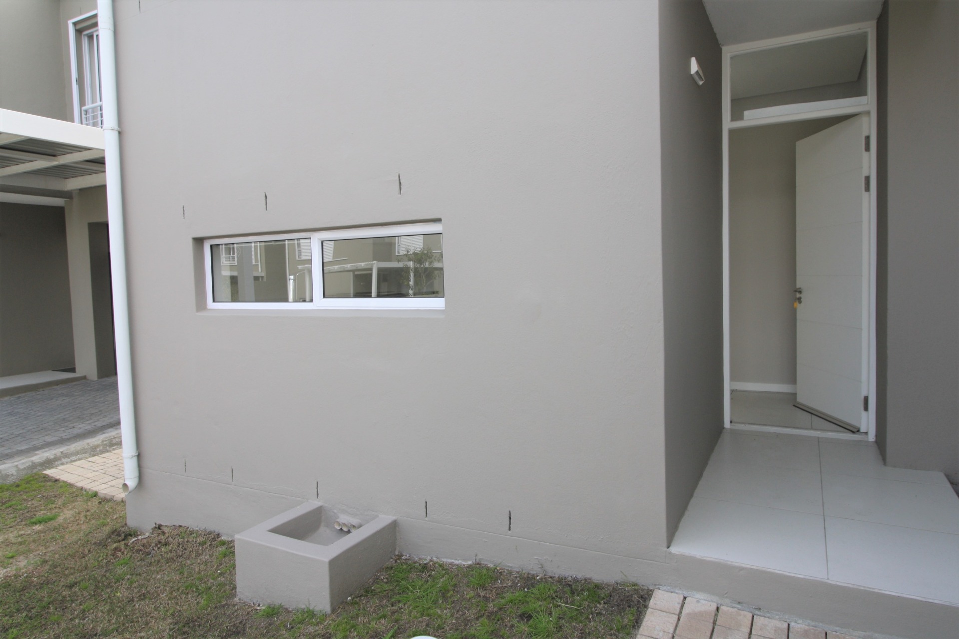 Townhouse For Sale in Somerset Lakes