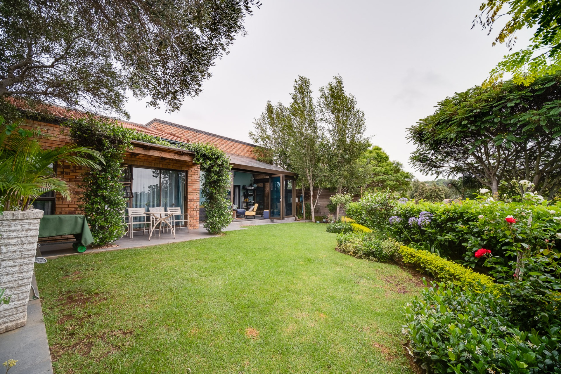 A LUXURIOUS FAMILY HOME SITUATED IN A 24 HOUR GUARDED ESTATE IN WATERKLOOF - PRICE REDUCED