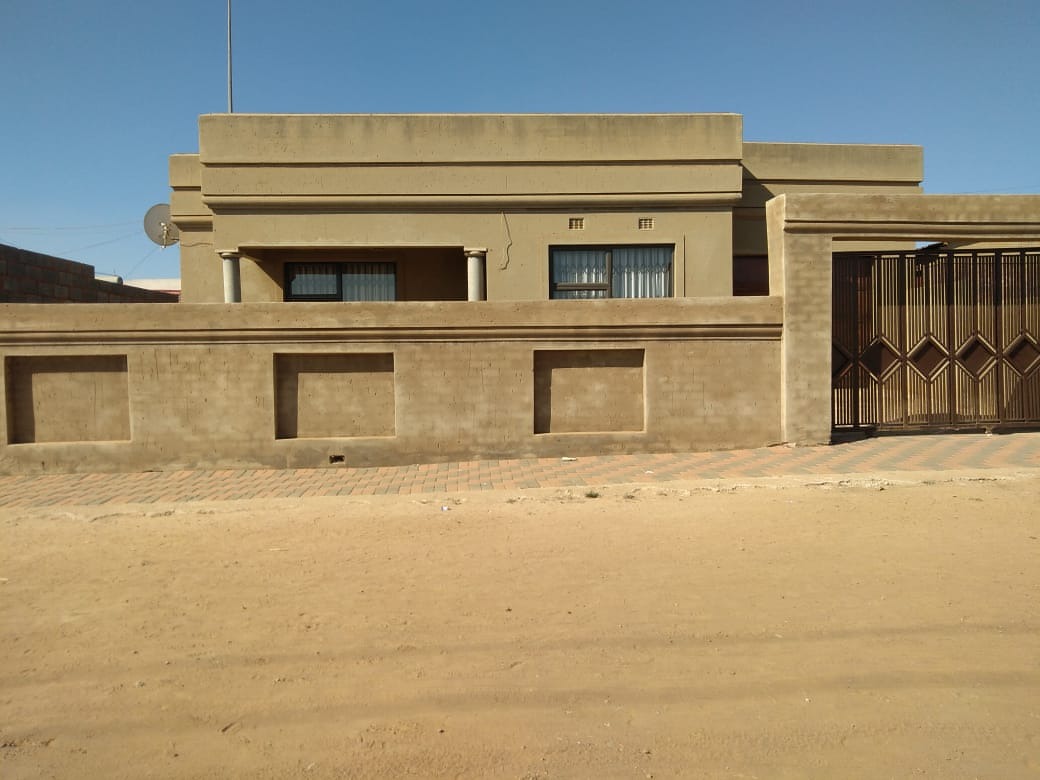 House For Sale in Duduza
