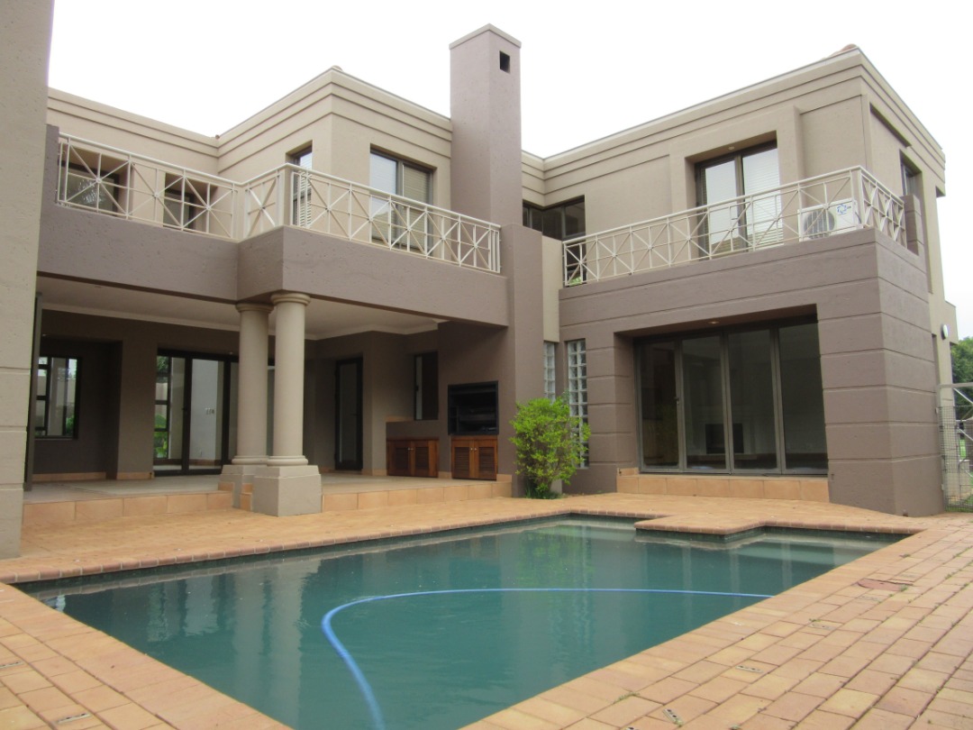 House For Sale in Silver Lakes Golf Estate